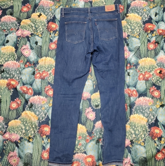 ⚘️Slimming Skinny Levi Jeans⚘️ - Picture 4 of 5